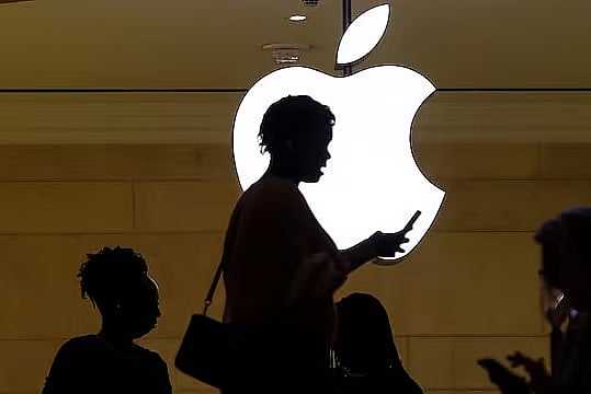 নতুন মডেলের আইফোনের দাম নিয়ে প্রযুক্তিবিশ্বে জল্পনাকল্পনা চলছে