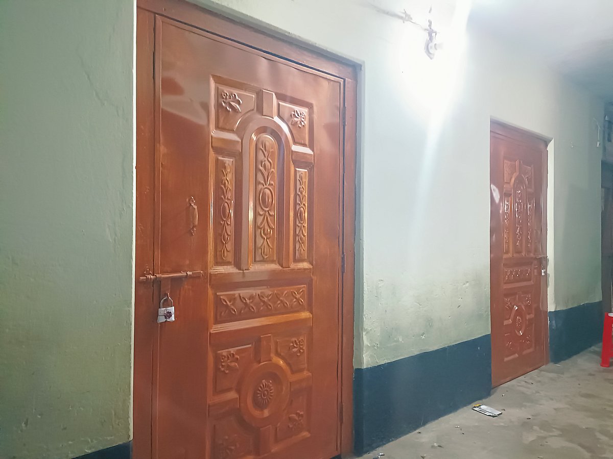 বিএনপি নেতার দখল করা রেলস্টেশনের কক্ষটি সিলগালা করে নিয়ন্ত্রণে নিয়েছে রেল কর্তৃপক্ষ। গতকাল মঙ্গলবার রাতে রাজশাহী বিশ্ববিদ্যালয় রেলস্টেশনে