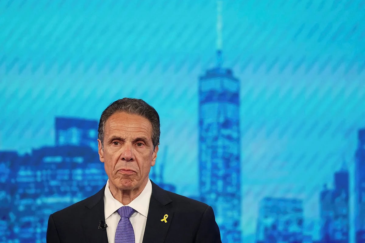 ডেমোক্র্যাট পার্টির প্রাইমারি বিতর্কে অংশ নেন নিউইয়র্ক অঙ্গরাজ্যের সাবেক গভর্নর অ্যান্ড্রু কুমো। ৪ জুন ২০২৫, নিউইয়র্ক সিটি, যুক্তরাষ্ট্র