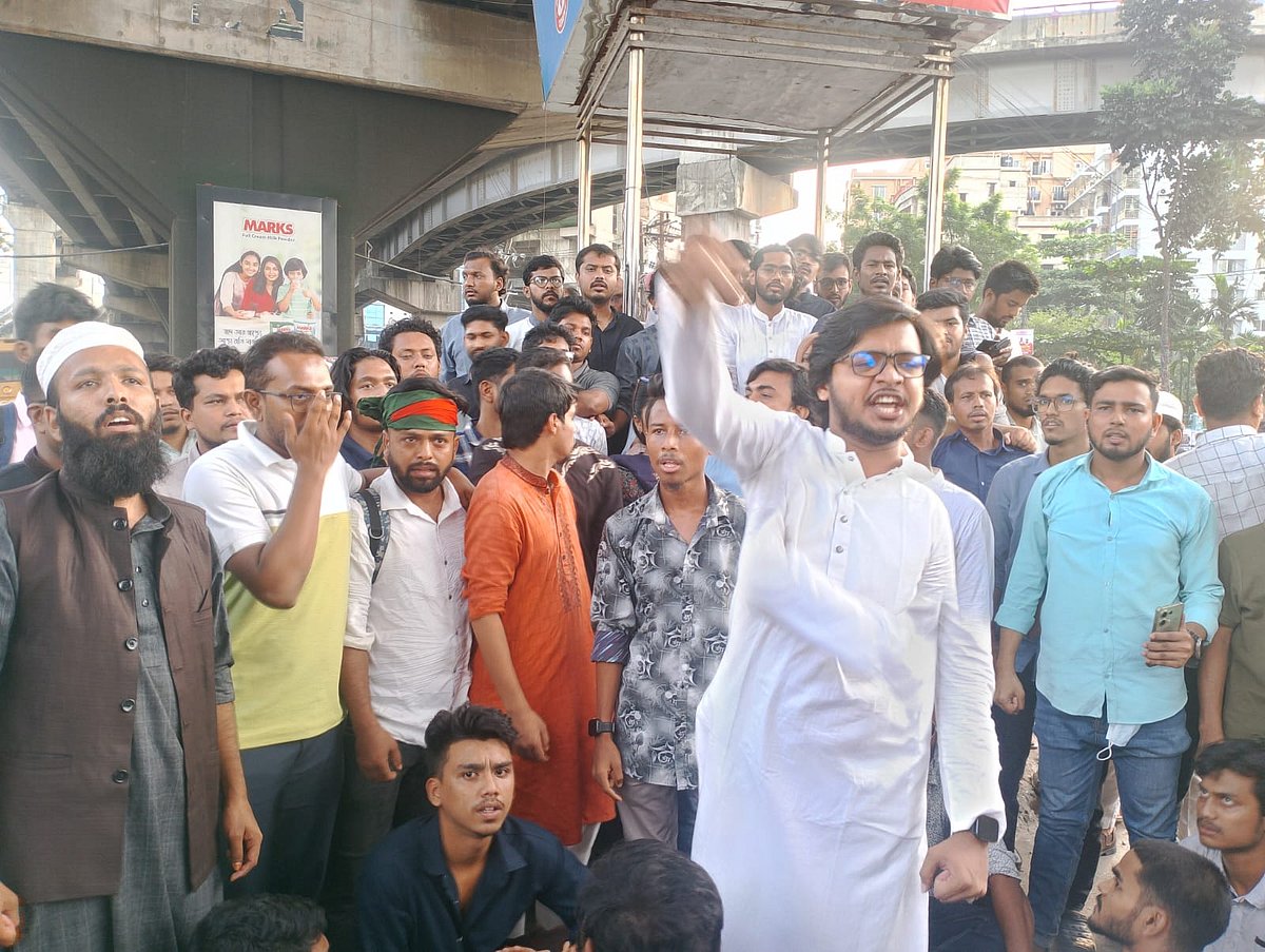 গোপালগঞ্জে এনসিপির সমাবেশে হামলার প্রতিবাদে চট্টগ্রামে বিক্ষোভ সমাবেশ করে বিভিন্ন সংগঠন। আজ বিকেলে নগরের দুই নম্বর গেট এলাকায়