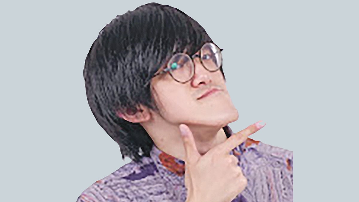 অস্বাভাবিক লম্বা চিবুকের জাপানি তরুণ জনোউচি