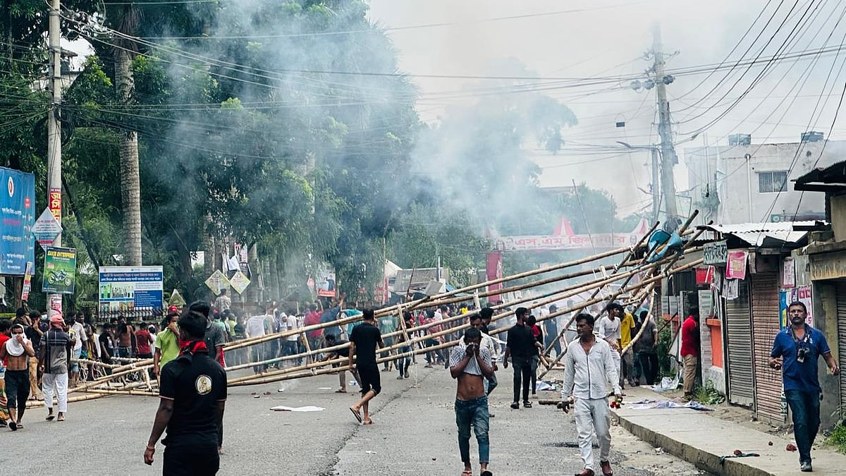 গোপালগঞ্জ শহরের পৌর পার্কে সমাবেশ শেষে এনসিপির নেতা–কর্মীদের ঘিরে ফেলে হামলা চালান একদল ব্যক্তি