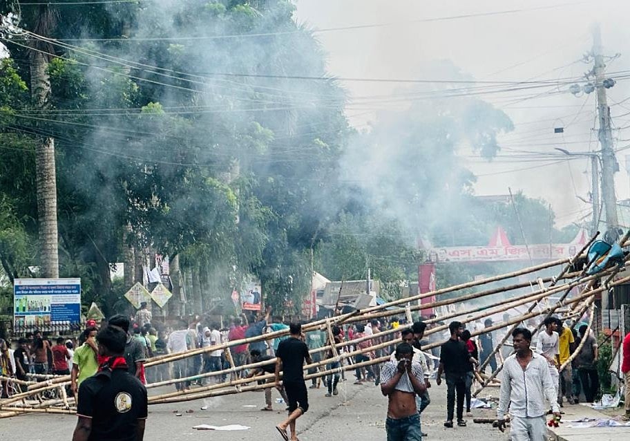 গোপালগঞ্জ শহরের পৌর পার্কে সমাবেশ শেষে এনসিপির নেতা–কর্মীদের ওপর হামলা করা হয়। গতকাল বুধবার তোলা