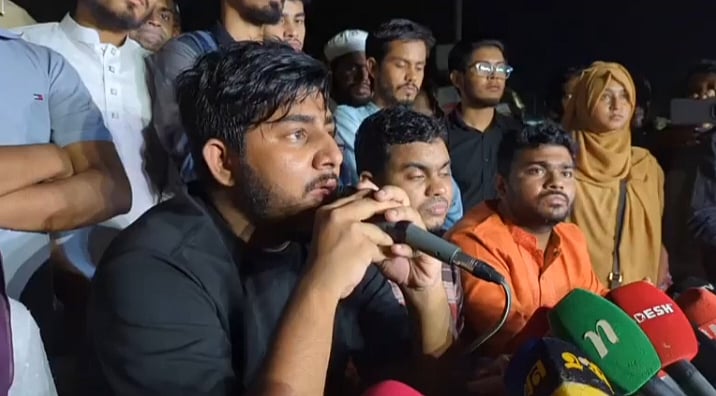 গোপালগঞ্জে এনসিপির নেতা-কর্মীদের ওপর হামলার প্রতিবাদ ও বিভিন্ন দাবিতে জরুরি সংবাদ সম্মেলন করে বৈষম্যবিরোধী ছাত্র আন্দোলন। আজ বুধবার সন্ধ্যায় শাহবাগে