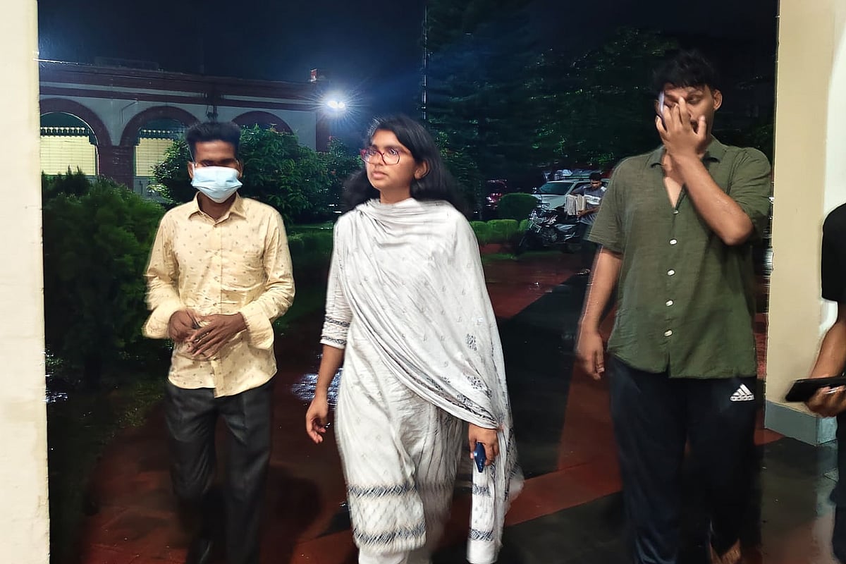 গোপালগঞ্জ থেকে খুলনায় পৌঁছে সার্কিট হাউসে অবস্থান নেন এনসিপির নেতারা