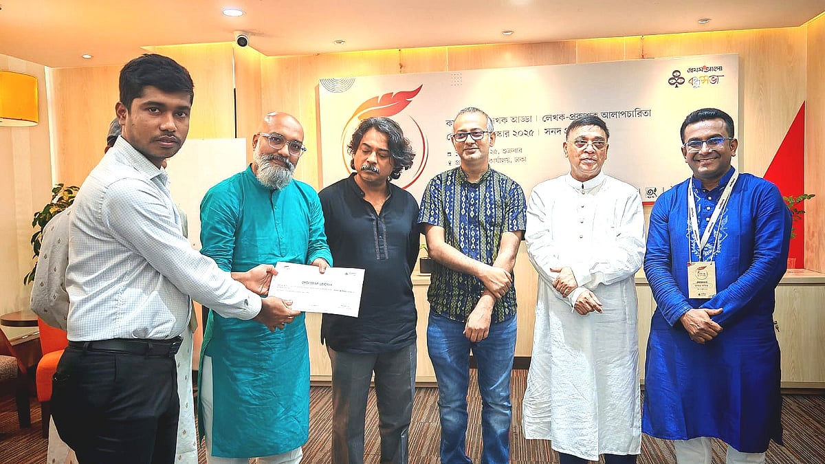 লেখক বন্ধু উৎসব শিখিয়েছে—স্বপ্ন থাকলে পথ তৈরি হয়