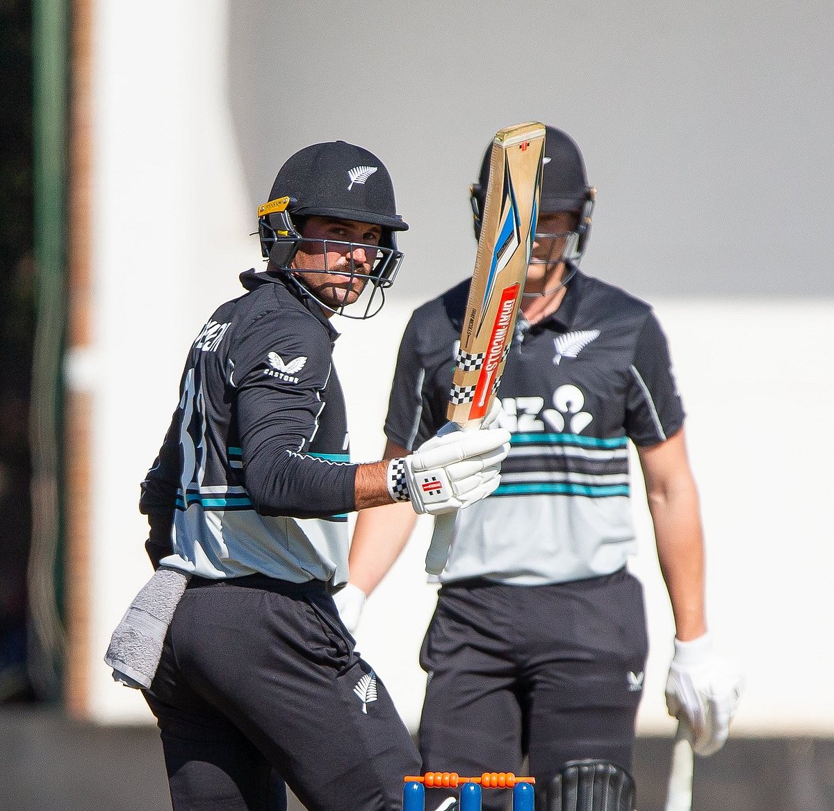 ৭৫ রানের অপরাজিত ইনিংস খেলেন টিম রবিনসন।