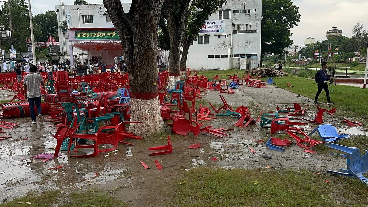 গোপালগঞ্জে জাতীয় নাগরিক পার্টির (এনসিপি) সমাবেশস্থলে আজ দুপুরে হামলা ও ভাঙচুরের ঘটনা ঘটেছে