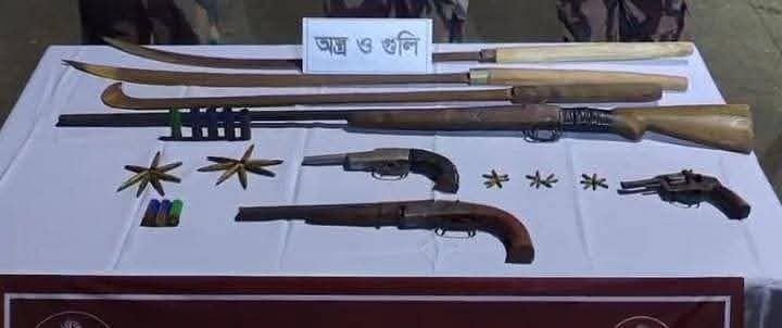 উদ্ধার হওয়া অস্ত্র–গুলি
