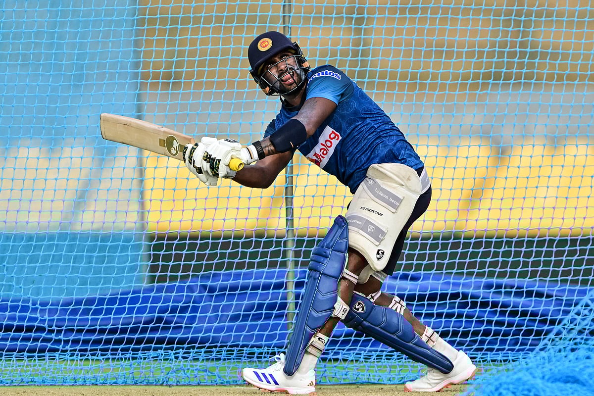 শ্রীলঙ্কার অনুশীলনে চামিকা করুনারত্নে।