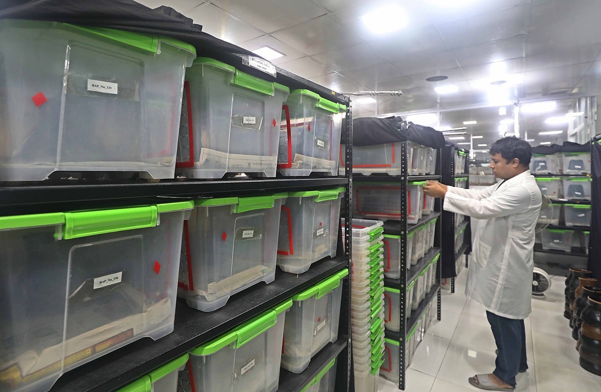 চট্টগ্রাম মেডিকেল কলেজ হাসপাতালের ভেনম রিসার্চ সেন্টার। ৭ জুলাই বেলা ১১টায়