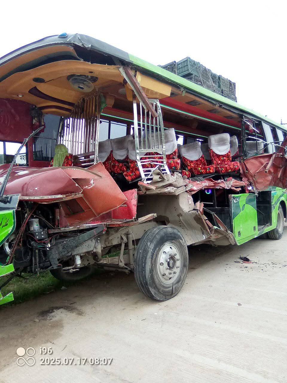 ট্রাক ও পুলিশের টহল গাড়িকে ধাক্কা দিয়ে দুমড়ে মুচড়ে যায় বাসটি। গতকাল বুধবার