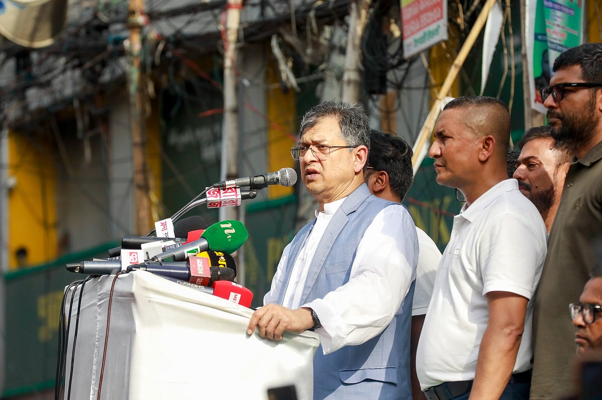 জাতীয়তাবাদী যুবদল আয়োজিত বিক্ষোভ মিছিল-পূর্ব সমাবেশে বক্তব্য দেন সালাহউদ্দিন আহমদ। আজ বৃহস্পতিবার বিকেলে রাজধানীর নয়াপল্টনে