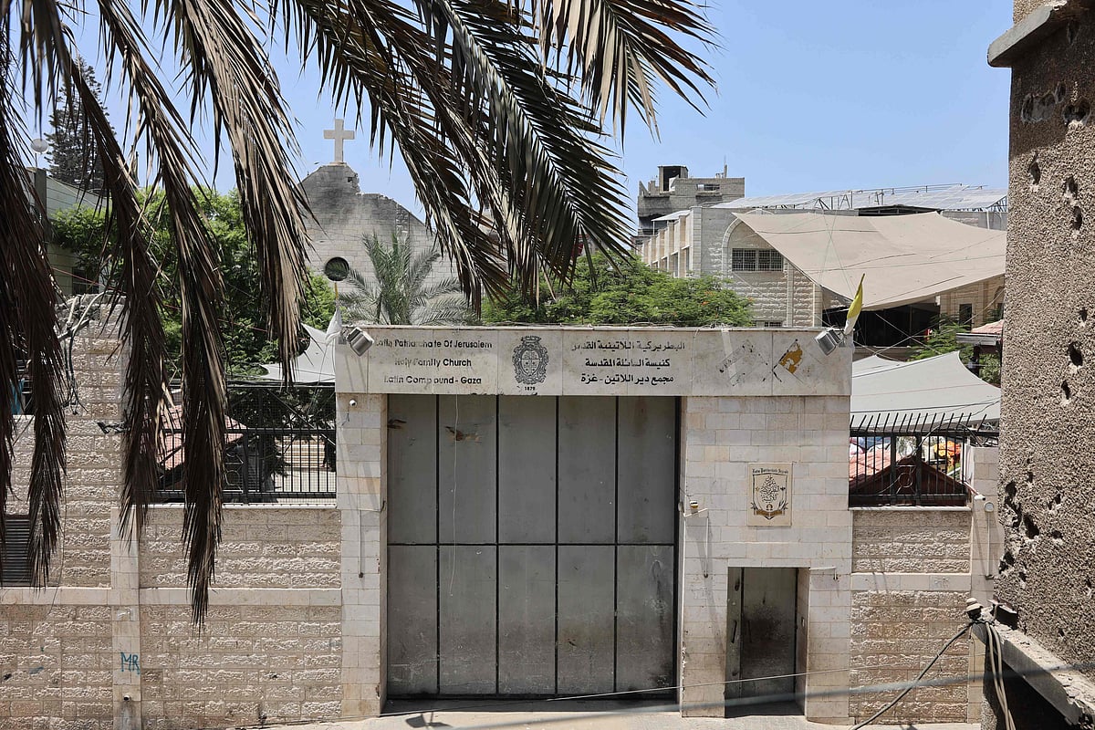 ইসরায়েলের হামলায় ক্ষতিগ্রস্ত গাজার হলি ফ্যামিলি চার্চ