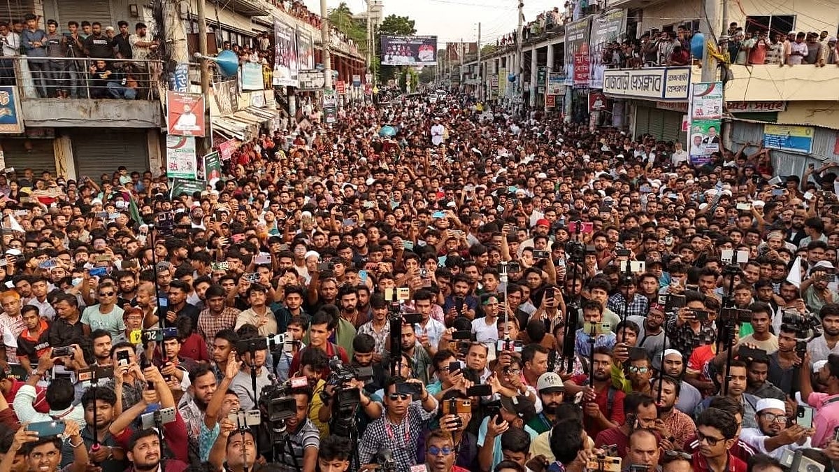 এনসিপির পথসভা। আজ বৃহস্পতিবার বিকেলে রাজবাড়ী শহরের রেলগেটে শহীদ স্মৃতিস্তম্ভে