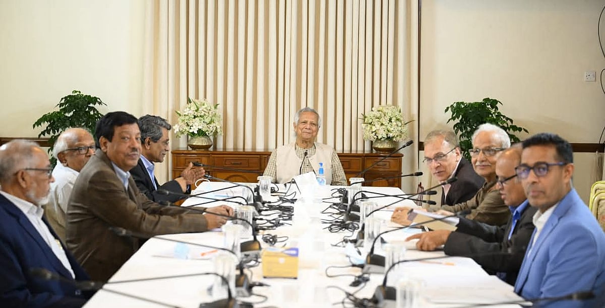 জাতীয় ঐকমত্য কমিশনের বৈঠকে প্রধান উপদেষ্টা অধ্যাপক মুহাম্মদ ইউনূস। রাষ্ট্রীয় অতিথি ভবন যমুনায়, ১৭ জুলাই ২০২৫