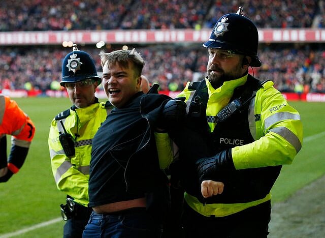 যুক্তরাজ্যের ফুটবলে অরাজকতা তৈরি করে সমর্থকদের গ্রেপ্তার হওয়ার সংখ্যাটা মোটেই কম নয়
