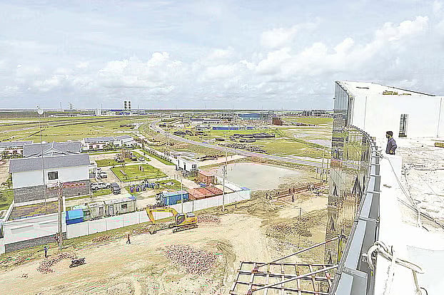 চট্টগ্রামের মিরসরাইয়ে ‘জাতীয় বিশেষ অর্থনৈতিক অঞ্চলের (এনএসইজেড) কাজ চলছে।