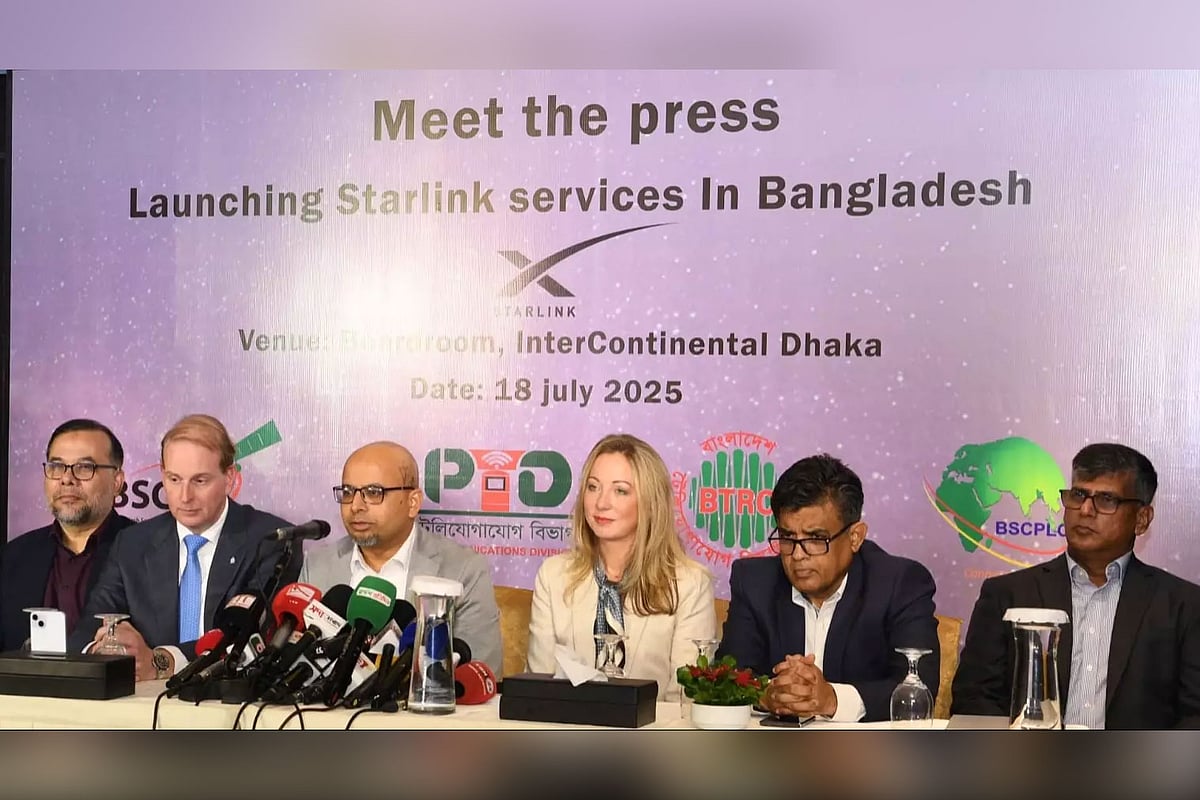 মার্কিন প্রযুক্তি প্রতিষ্ঠান স্পেসএক্সের সহযোগী প্রতিষ্ঠান স্টারলিংকের উচ্চপর্যায়ের প্রতিনিধিদলের বাংলাদেশ সফর এবং স্টারলিংকের সেবা চালুর বিষয়ে সংবাদ সম্মেলন। আজ শুক্রবার রাজধানীর শাহবাগে একটি হোটেলে