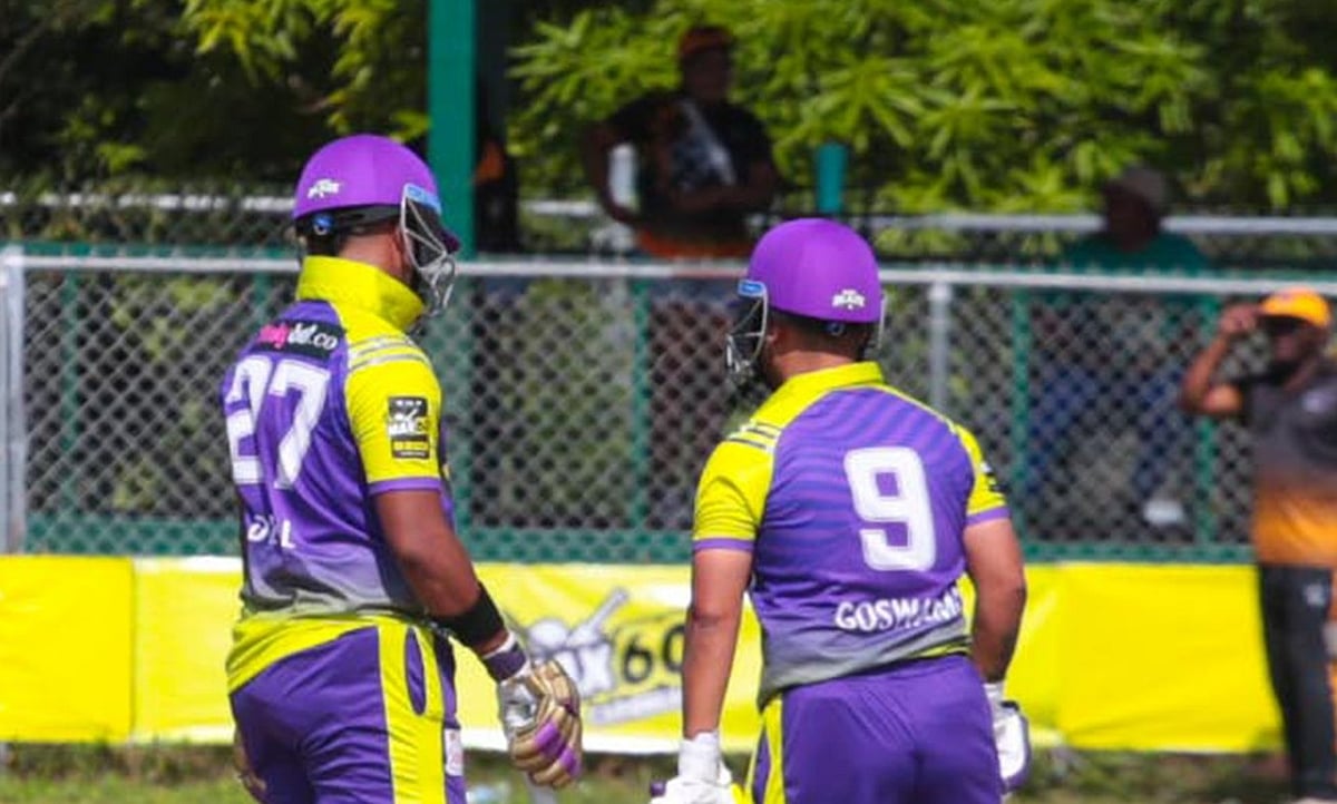 শ্রীবাত গোস্বামীকে নিয়ে মায়ামি ব্লেজের ইনিংস উদ্বোধন করতে নামেন সাকিব আল হাসান।