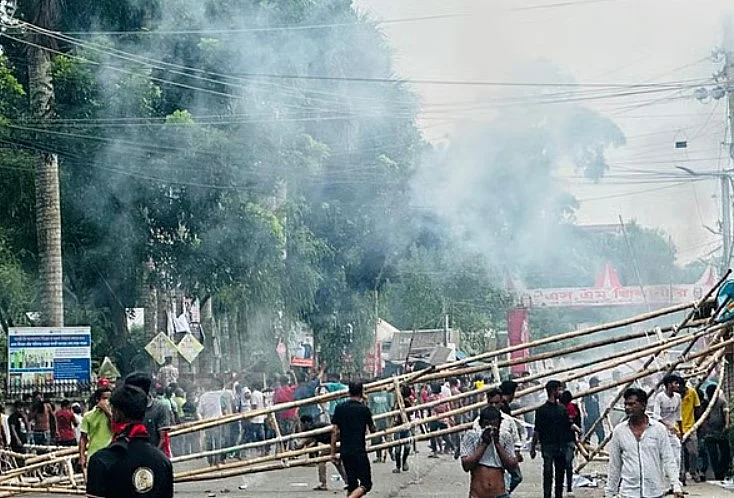 গোপালগঞ্জ শহরের পৌর পার্কে সমাবেশ শেষে এনসিপির নেতা–কর্মীদের ওপর হামলা চালান আওয়ামী লীগ ও নিষিদ্ধ ছাত্রলীগের নেতা-কর্মী ও সমর্থকেরা