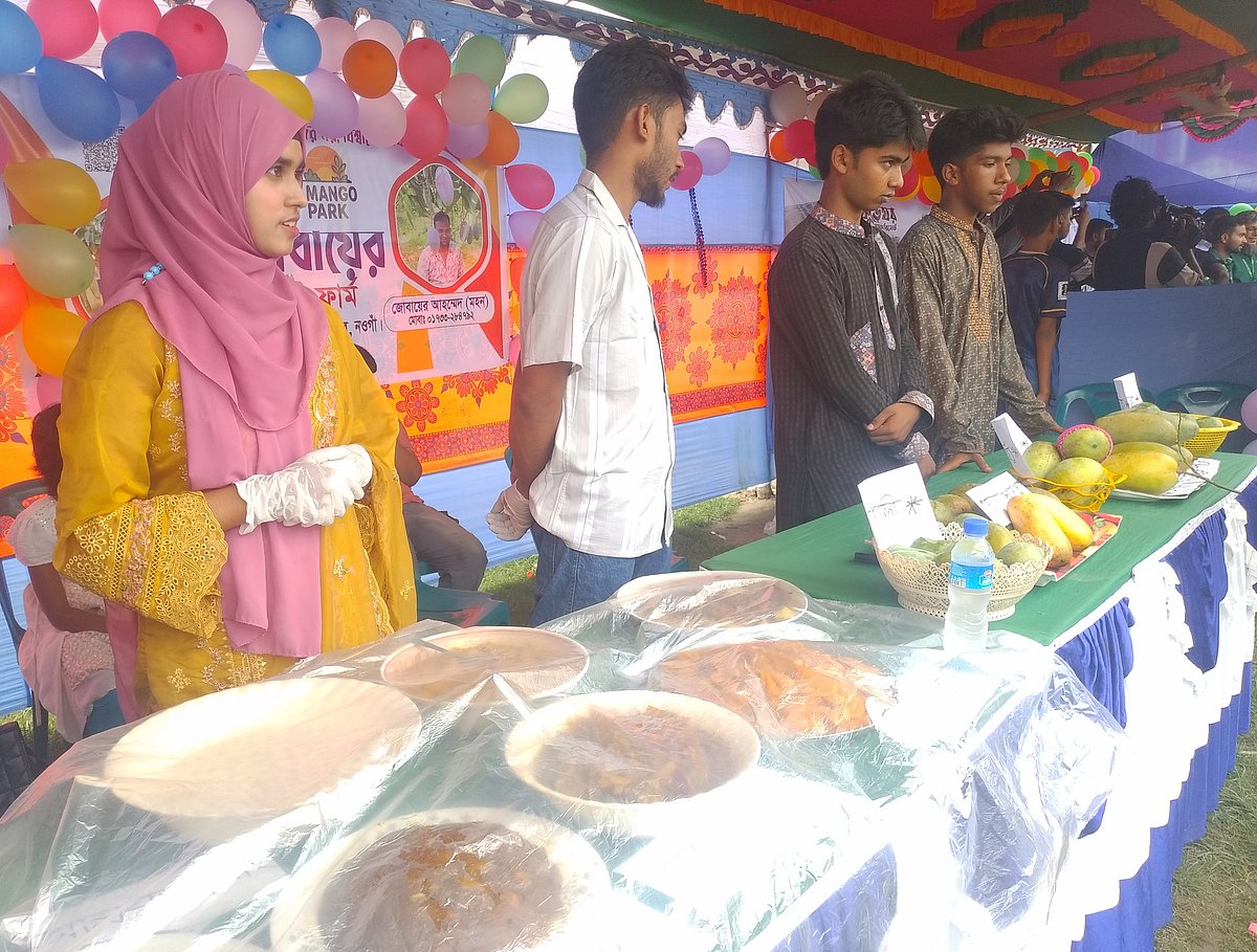 নওগাঁর সাপাহারে শুরু হয়েছে দুই দিনব্যাপী ‘ম্যাঙ্গো ফেস্টিভ্যাল ২০২৫’। আজ শুক্রবার