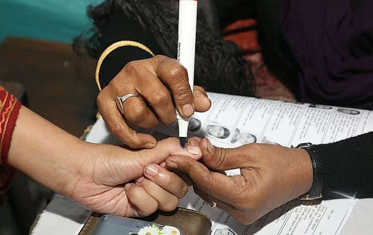 একজন গড় ভোটারের থেকে এই কিশোর-কিশোরীরা বেশি শিক্ষিত, বেশি প্রযুক্তি সচেতন, বেশি দেশপ্রেমী এবং বেশি রাজনীতি সচেতন। ফলে তাদের কেন ভোট দেওয়ার অধিকার থাকবে না।