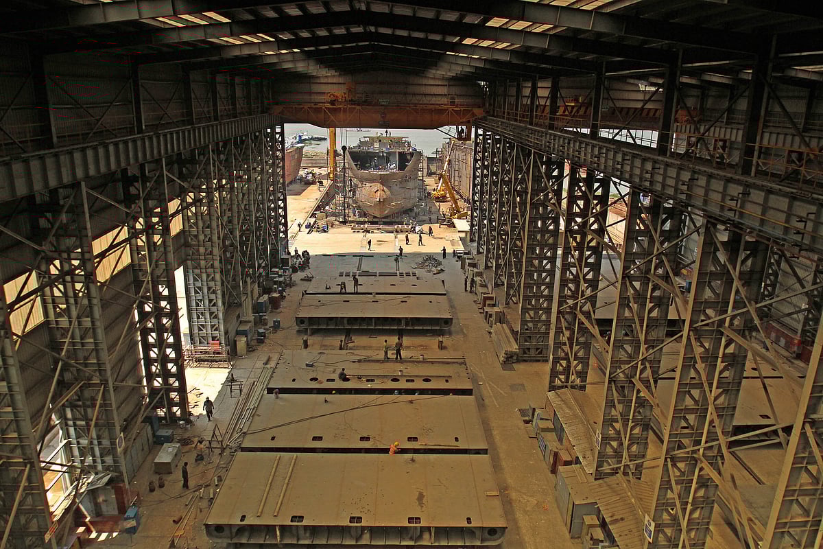 ওয়েস্টার্ন মেরিনের ইয়ার্ডে নির্মিত হচ্ছে জাহাজ