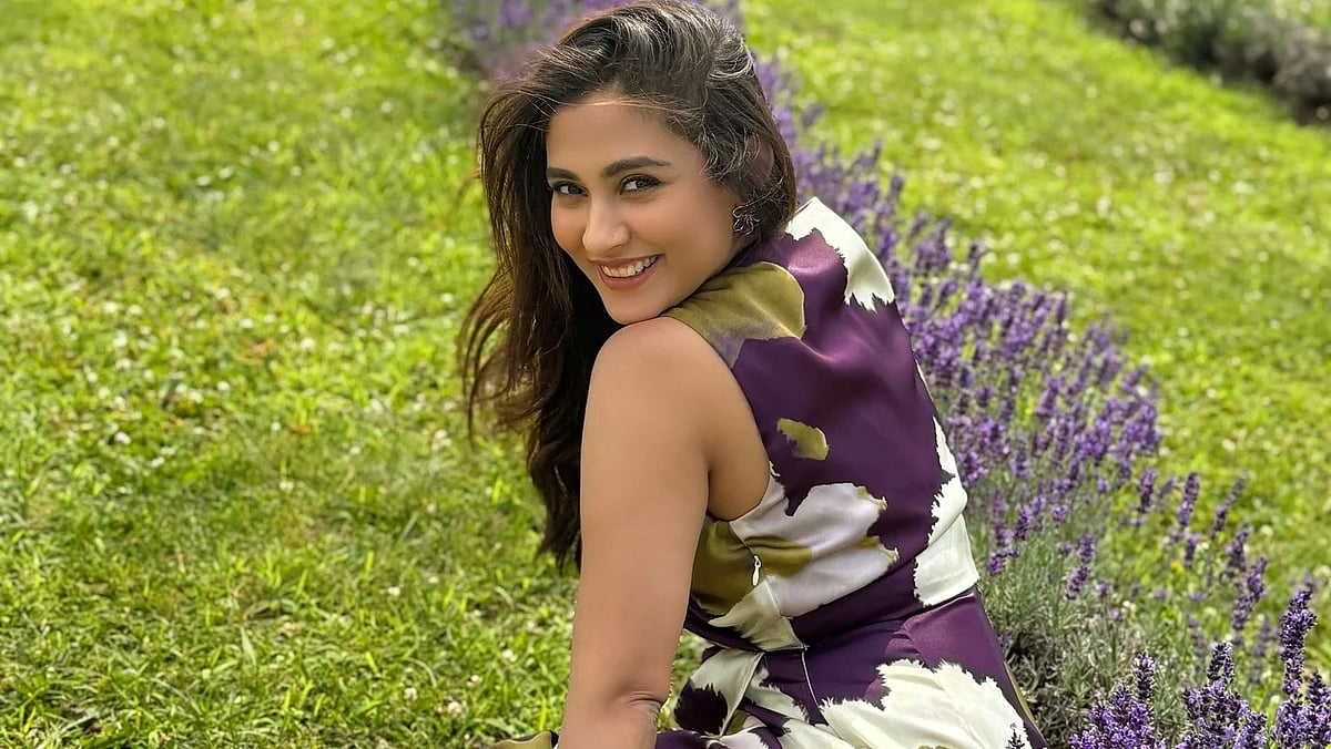 তাঁর নতুন পোস্ট করা ছবিগুলো বেশ পছন্দ করেছেন তাঁর ভক্ত-অনুসারীরারা। অনেকে আবার স্ট্রবেরির সঙ্গে মিলিয়ে তাঁর পোশাকের প্রশংসা করেছেন। অভিনেত্রীর ইনস্টাগ্রাম থেকে