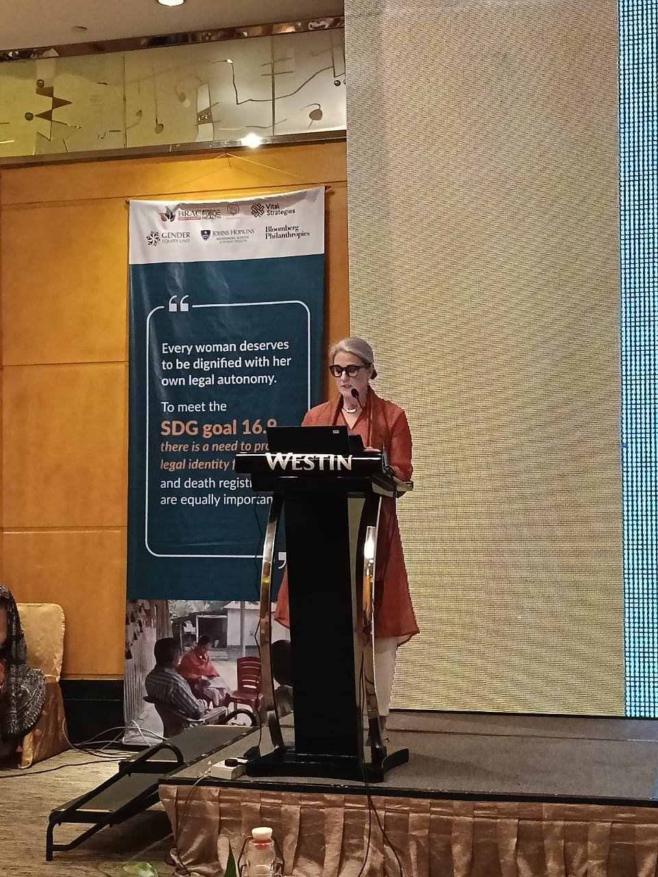 স্বাগত বক্তব্য দেন ব্র্যাক জেমস পি গ্রান্ট স্কুল অব পাবলিক হেলথের ডিন ও পরিচালক লরা রিচেনবেচ