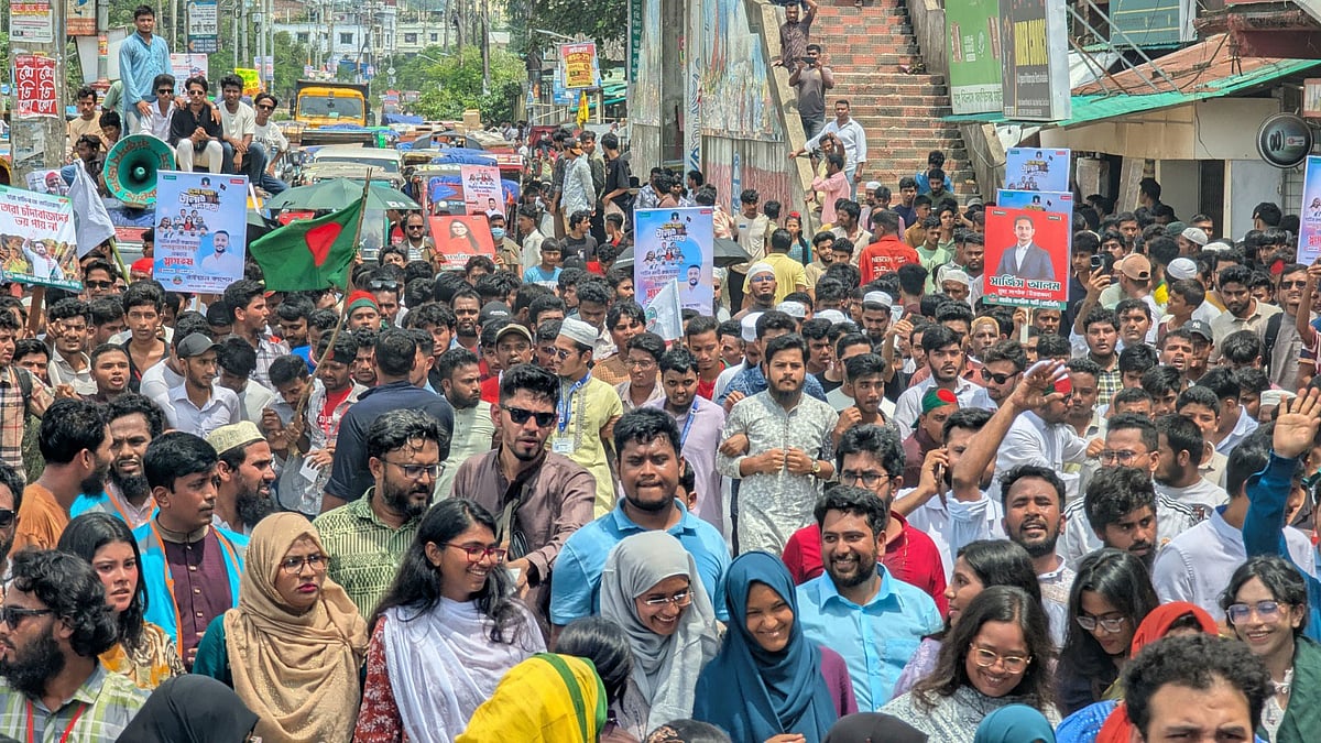 দলের ‘দেশ গড়তে জুলাই পদযাত্রা’ কর্মসূচিতে এনসিপির নেতা–কর্মীরা। আজ দুপুরে