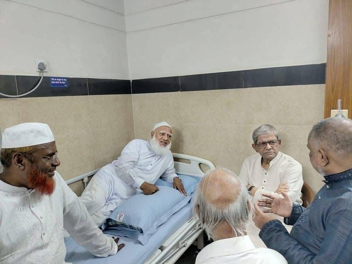 জামায়াতের আমির শফিকুর রহমানকে দেখতে হাসপাতালে গিয়েছেন বিএনপির মহাসচিব মির্জা ফখরুল ইসলাম আলমগীর। তাঁর সঙ্গে ছিলেন দলের স্থায়ী কমিটির সদস্য আব্দুল মঈন খান
