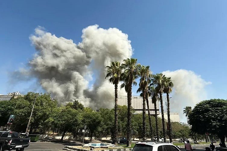 দামেস্কে সিরিয়ার প্রতিরক্ষা মন্ত্রণালয়ের সদর দপ্তরের পাশে ইসরায়েলের হামলা