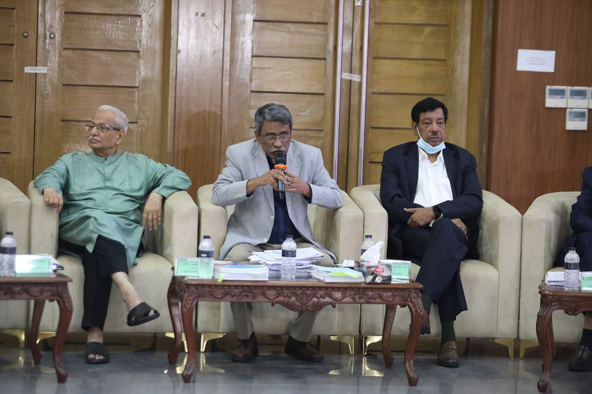 জাতীয় ঐকমত্য কমিশনের সঙ্গে রাজনৈতিক দলগুলোর আলোচনায় বক্তব্য দেন কমিশনের সহসভাপতি অধ্যাপক আলী রীয়াজ। দোয়েল হল, ফরেন সার্ভিস একাডেমি ২০ জুলাই