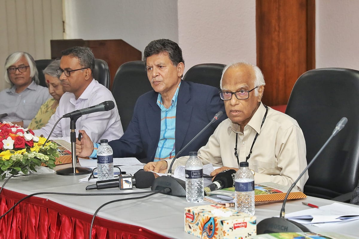 ‘বনবিনাশ, বনায়ন অর্থনীতি, জলবায়ু পরিবর্তন ও ভূমিগ্রাস থেকে বননির্ভর মানুষের সুরক্ষা’ শীর্ষক ‘যাত্রাশুরু কর্মশালা’য় বক্তব্য দেন পরিকল্পনা উপদেষ্টা অধ্যাপক ওয়াহিদউদ্দিন মাহমুদ। ২০ জুলাই, ঢাকা