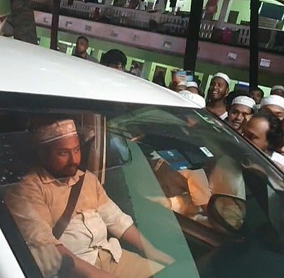 চট্টগ্রামের হাটহাজারিতে অবস্থিত আল-জামিয়াতুল আহলিয়া দারুল উলূম মুঈনুল ইসলাম মাদ্রাসা এনসিপির আহ্বায়ক নাহিদ ইসলাম