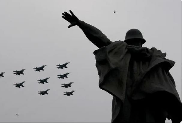 মানুষ কখনো স্থায়ী শান্তিতে বিশ্বাস করেনি, আজও করে না। যুদ্ধের ন্যায্যতা প্রমাণে কত হাস্যকর যুক্তি যে আমরা দিতে পারি!