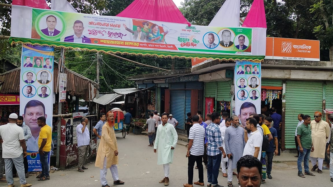 নড়িয়া উপজেলা বিএনপির একটি পক্ষ পৌরসভার মাদবর বাজার এলাকায় সমাবেশের আয়োজন করেছে