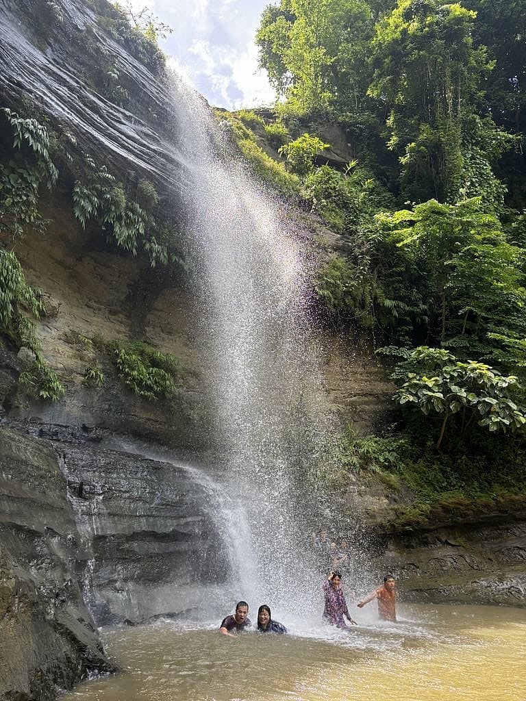 রাঙামাটির সাগরবান্ধা ঝরনা। গত শুক্রবার তোলা