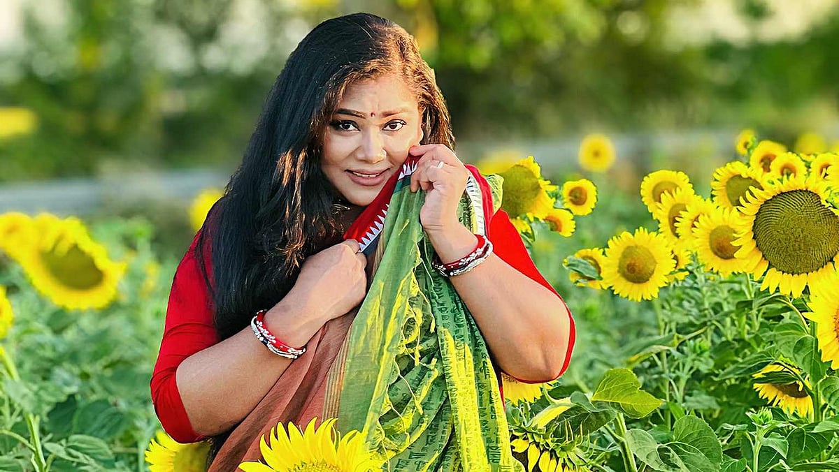 অভিনেত্রী রেহানা রাখি