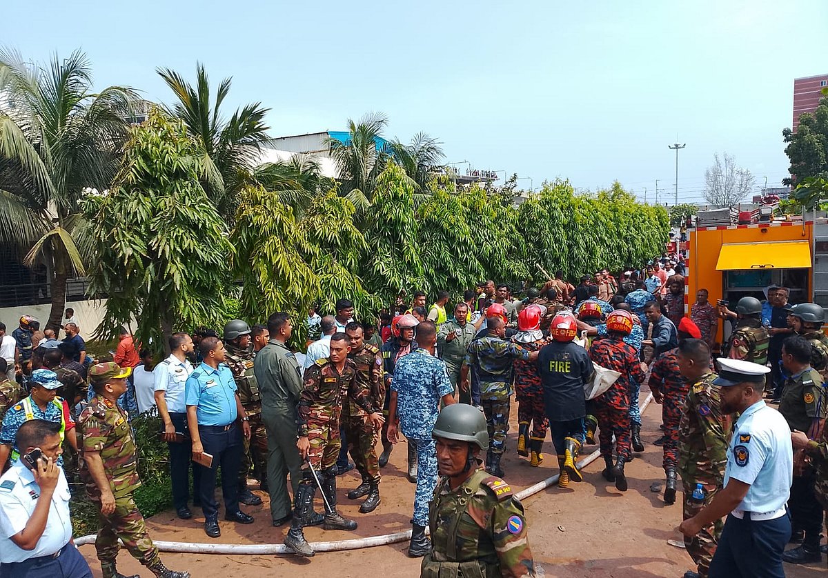 উদ্ধারকাজ চলছে