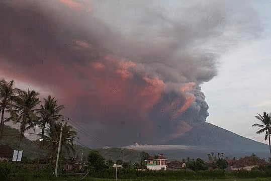 আগ্নেয়গিরির অগ্ন্যুৎপাত