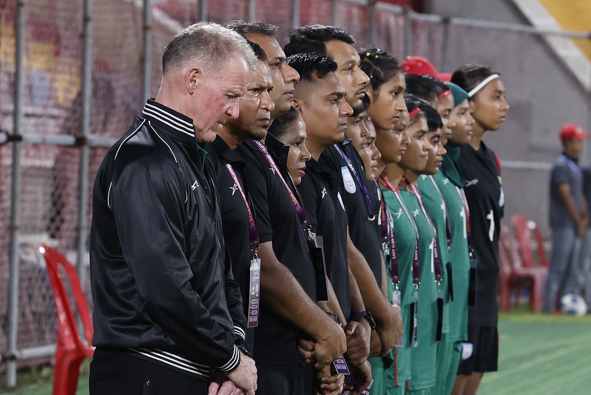 অনূর্ধ্ব–২০ সাফে নেপালের বিপক্ষে বাংলাদেশের ম্যাচের আগে নীরবতা পালন করা হয়েছে