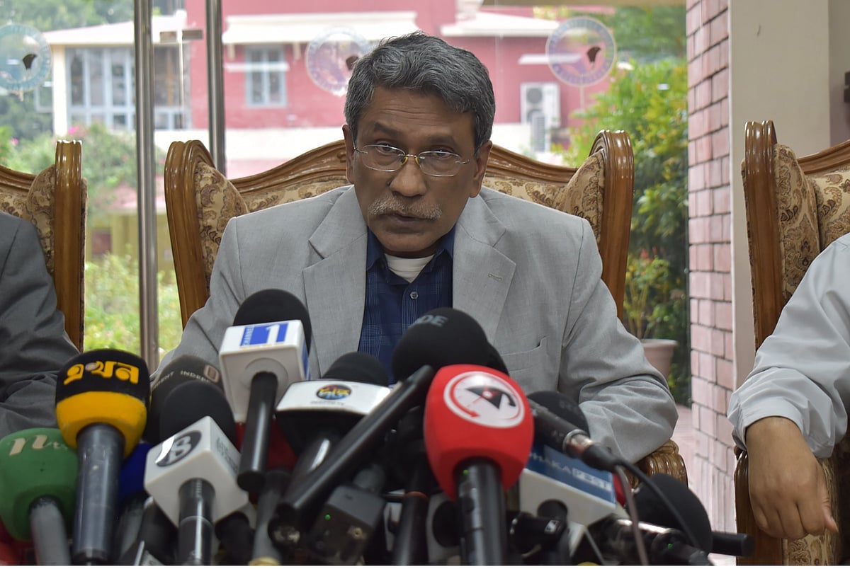 জাতীয় ঐকমত্য কমিশনের সঙ্গে রাজনৈতিক দলগুলোর দ্বিতীয় ধাপের ১৫তম দিনের আলোচনা শেষে সাংবাদিকদের ব্রিফ করছেন কমিশনের সহসভাপতি অধ্যাপক আলী রীয়াজ। রাজধানীর ফরেন সার্ভিস একাডেমিতে, ২০ জুলাই ২০২৫