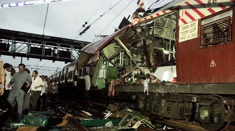 ভারতের মুম্বাইয়ে ওই বিস্ফোরণে ১৮৯ জন নিহত হন