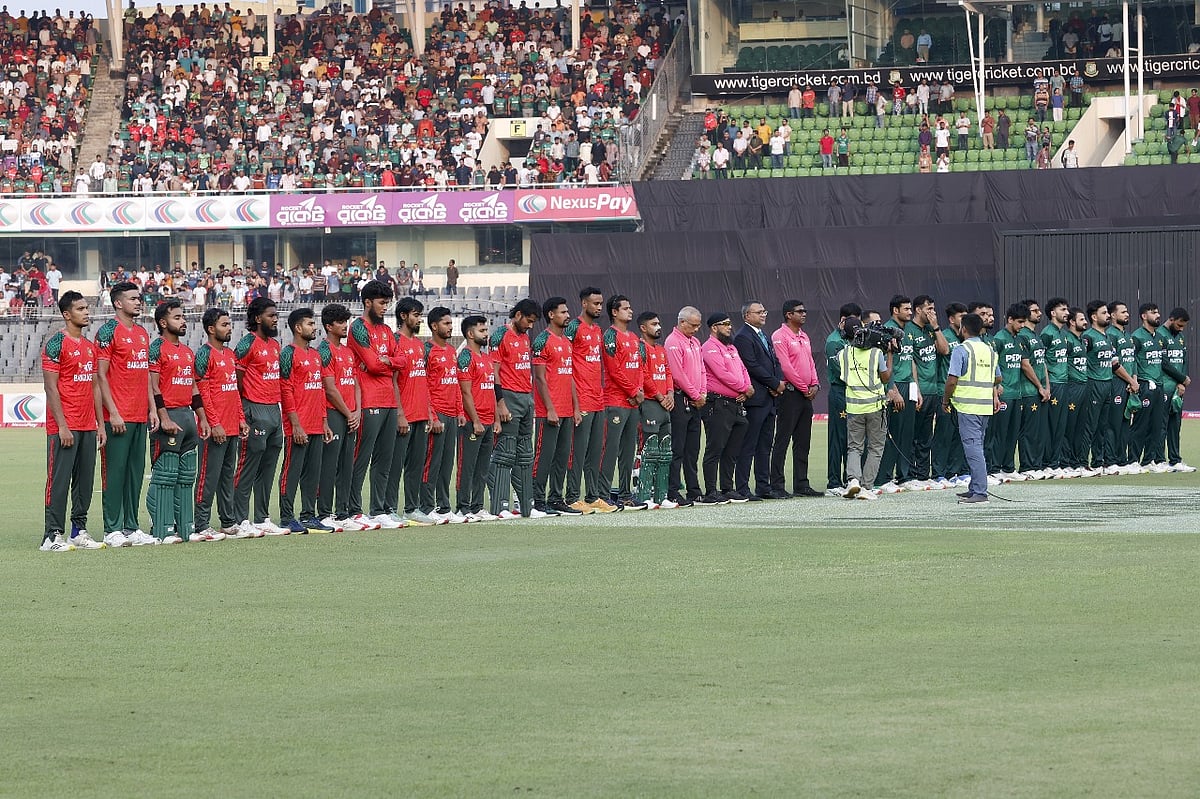 মাইলস্টোন ট্র্যাজেডিতে হতাহতদের স্মরণে বাংলাদেশ–পাকিস্তান দ্বিতীয় টি–টোয়েন্টি ম্যাচের দিন এক মিনিট নীরবতা পালন করা হয়
