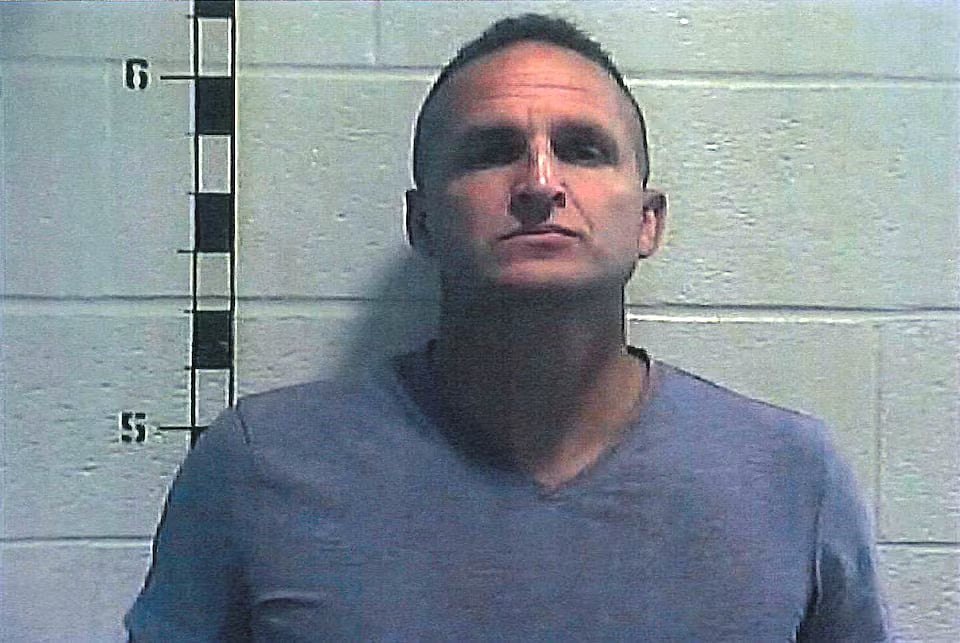 কারাদণ্ড পাওয়া সাবেক পুলিশ কর্মকর্তা ব্রেট হ্যাঙ্কিসন