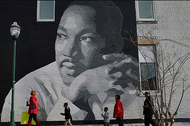 লুথার কিং জুনিয়র যুক্তরাষ্ট্রে নাগরিক অধিকার আন্দোলনের মুখ্য নেতা হয়ে উঠেছিলেন