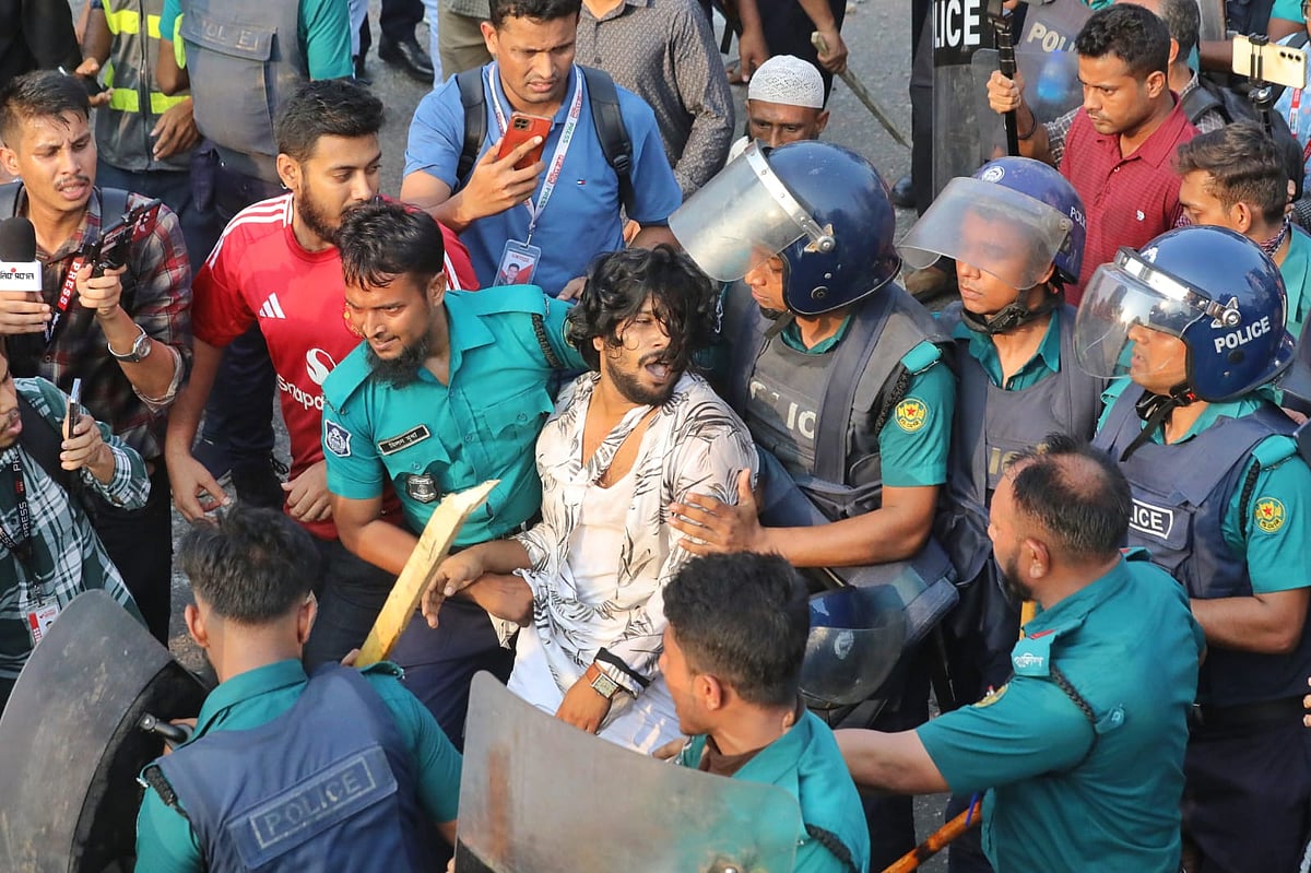 Televizorda porno tomosha qiladi