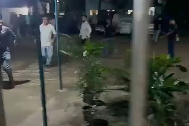 চট্টগ্রামে এক ব্যক্তিকে পুলিশে দেওয়া নিয়ে ছাত্রদল ও ছাত্রশিবিরের নেতা–কর্মীদের মধ্যে সংঘর্ষ